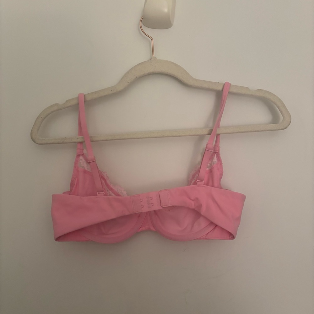 SKIMS Fits Everybody Pink Lace Bra - Picture 6 of 9